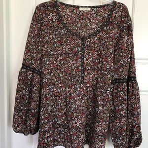 Baby doll top. You will love the colors in this adorable top. Non smoking home.